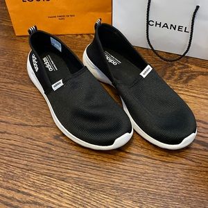 Adidas slip on size 9